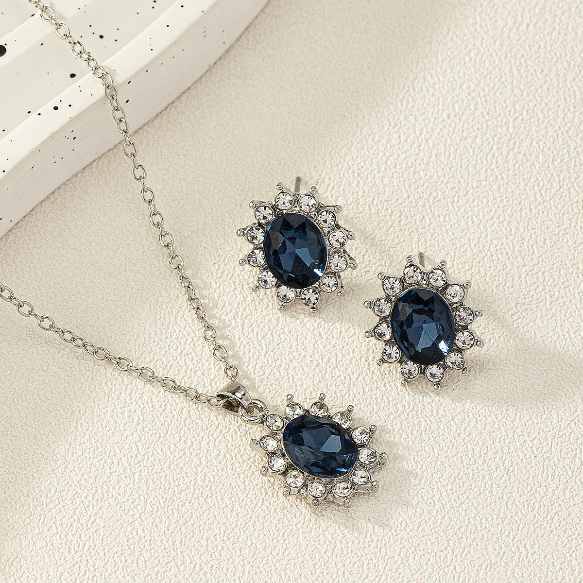 European And American Fashion SUNFLOWER Zircon Ear Stud Necklace Suit