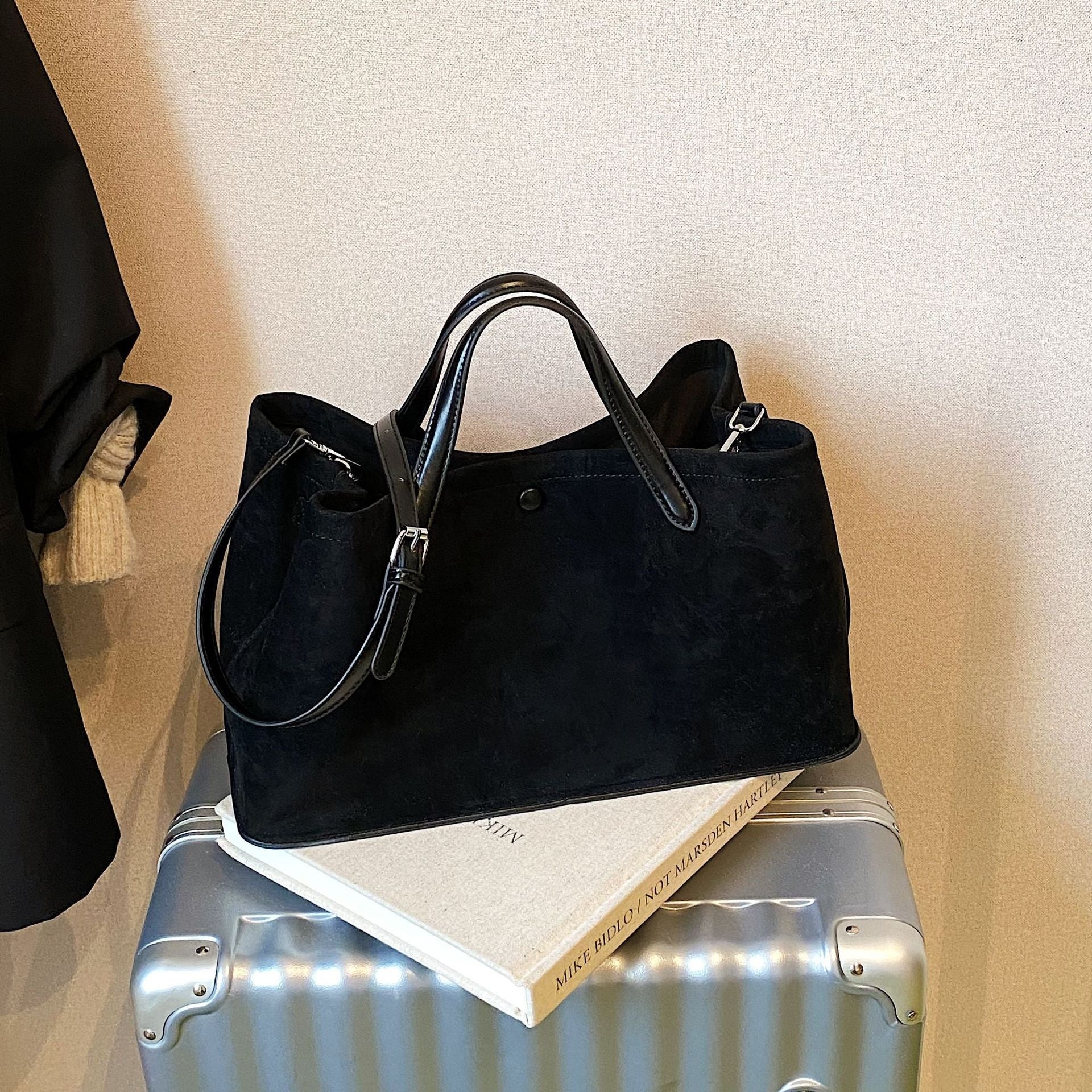 Womens Retro Stylish Simple Casual Crossbody Bag