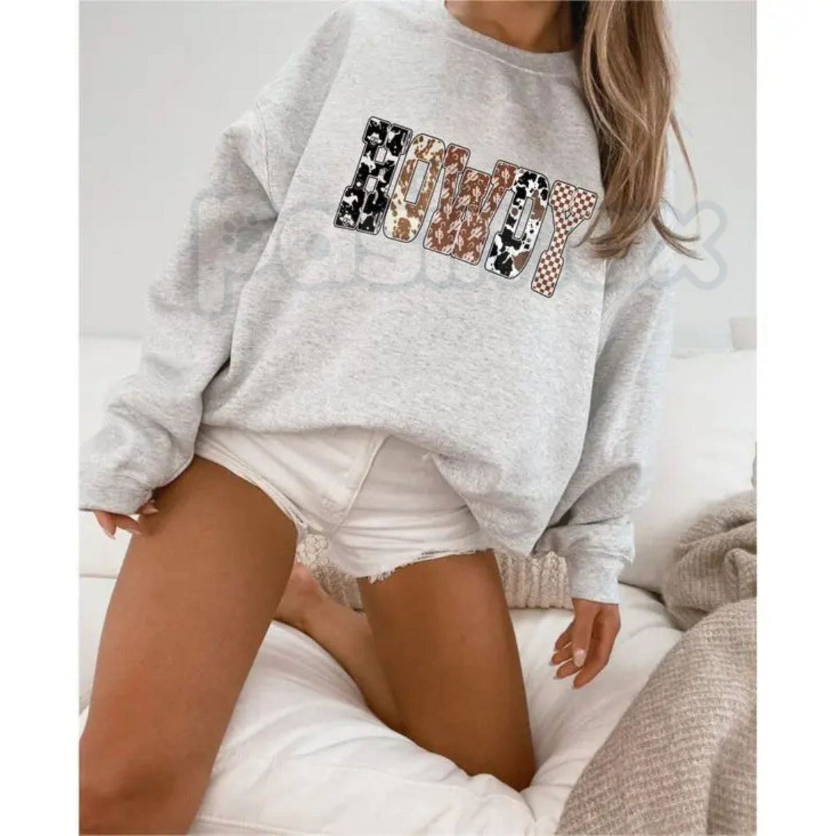 Howdy Yee Haw Western Sweatshirt | Retro Rustic Country Jumper | Cowgirl Aesthetic Crewneck | Fun Western Wear Gift