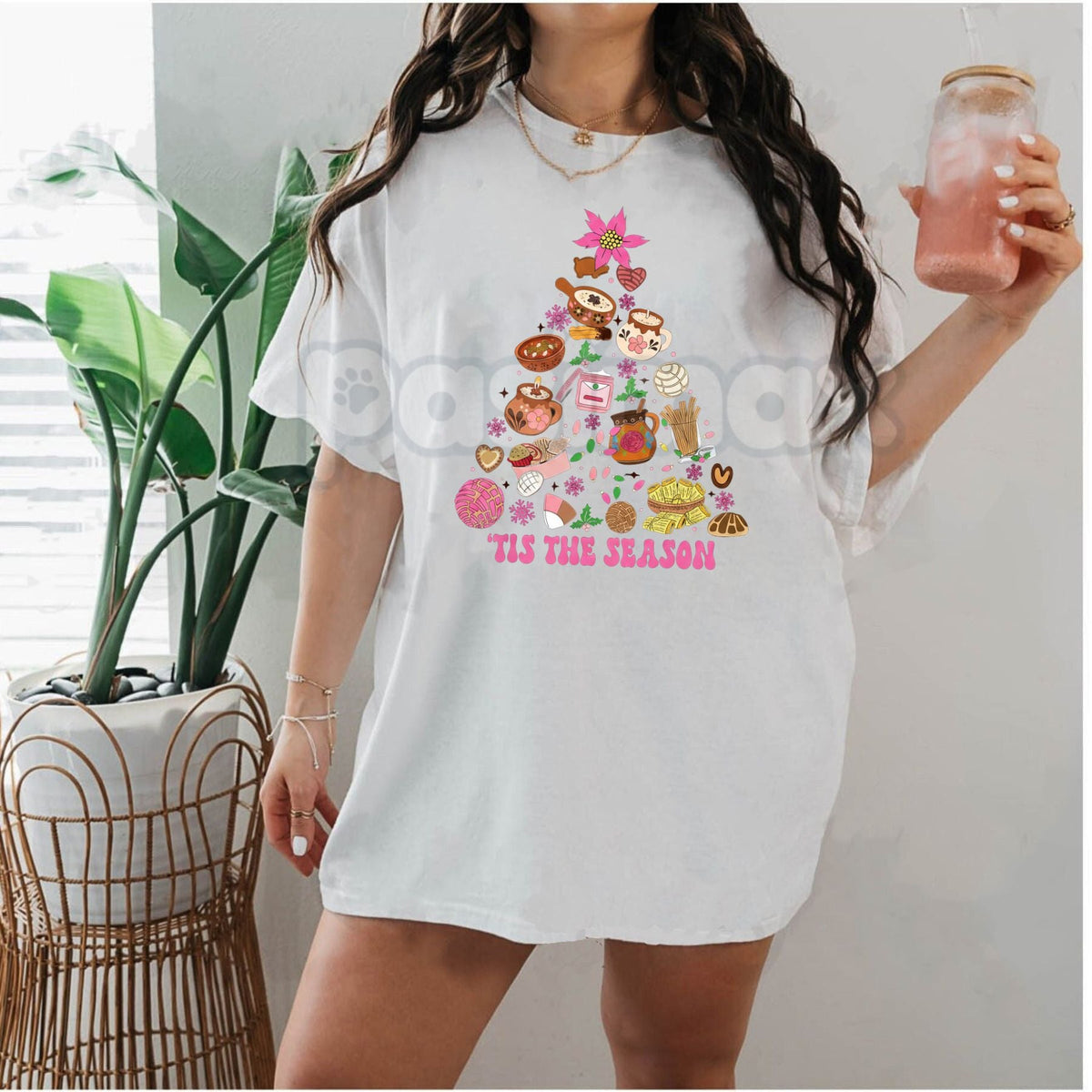 "Tis The Season Mexican Christmas Tree T-Shirt" - Tamales Pan Dulce Holiday Tee, Festive Latinx Christmas Apparel, Unique Foodie Xmas Gift