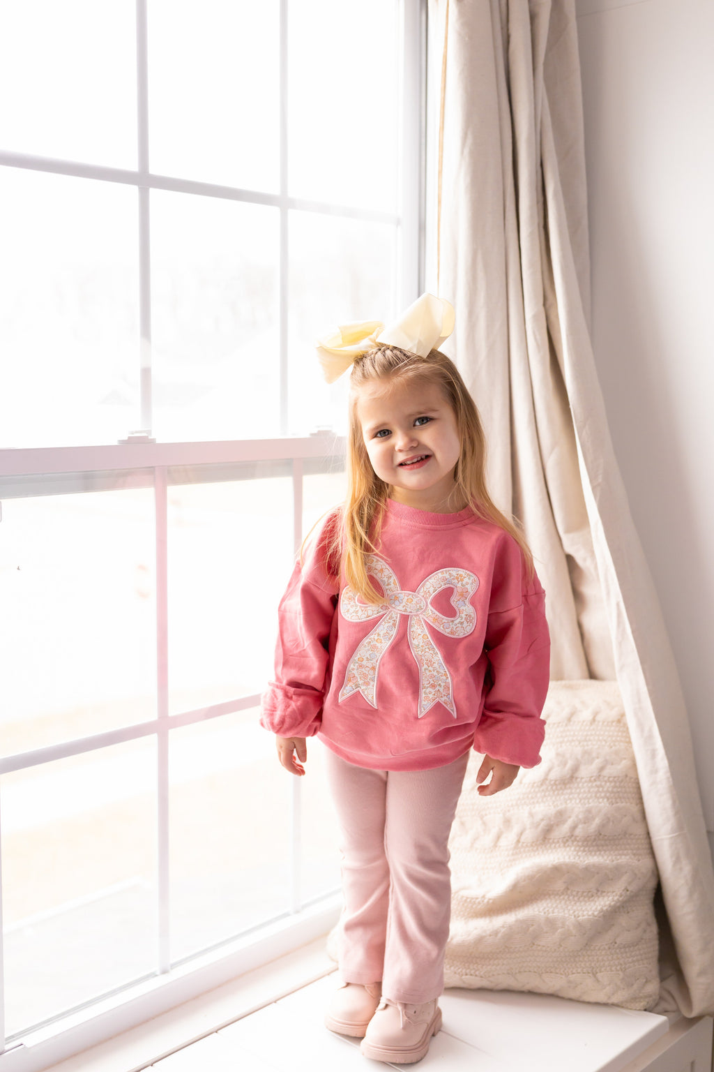 Applique Floral Bow Crewneck Sweatshirt