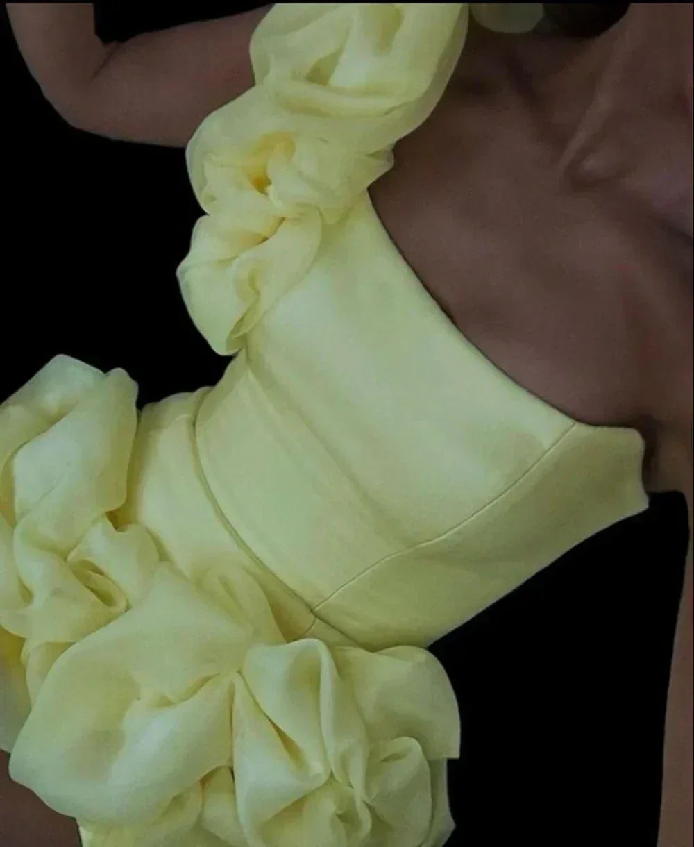 New fashion and sexy solid color wrapped chest dress, women's temperament decorative pleated ruffled edge party dress
