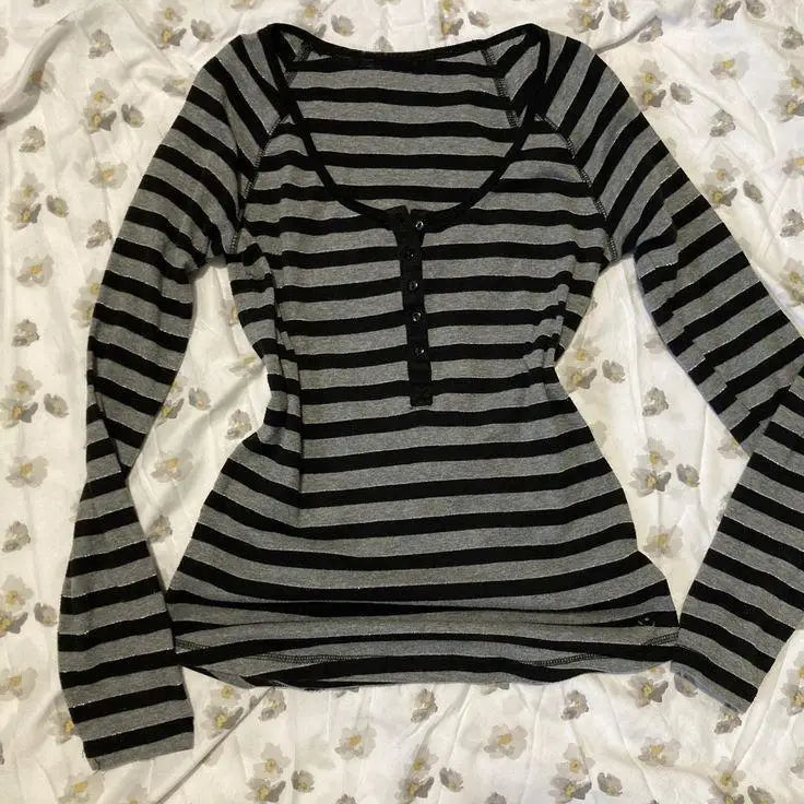 Y2K Striped T-shirt Vintage Punk V Neck Half Open Buckle Long Sleeve Top Gothic Subculture Punk Casual Slim Fit Versatile Tops