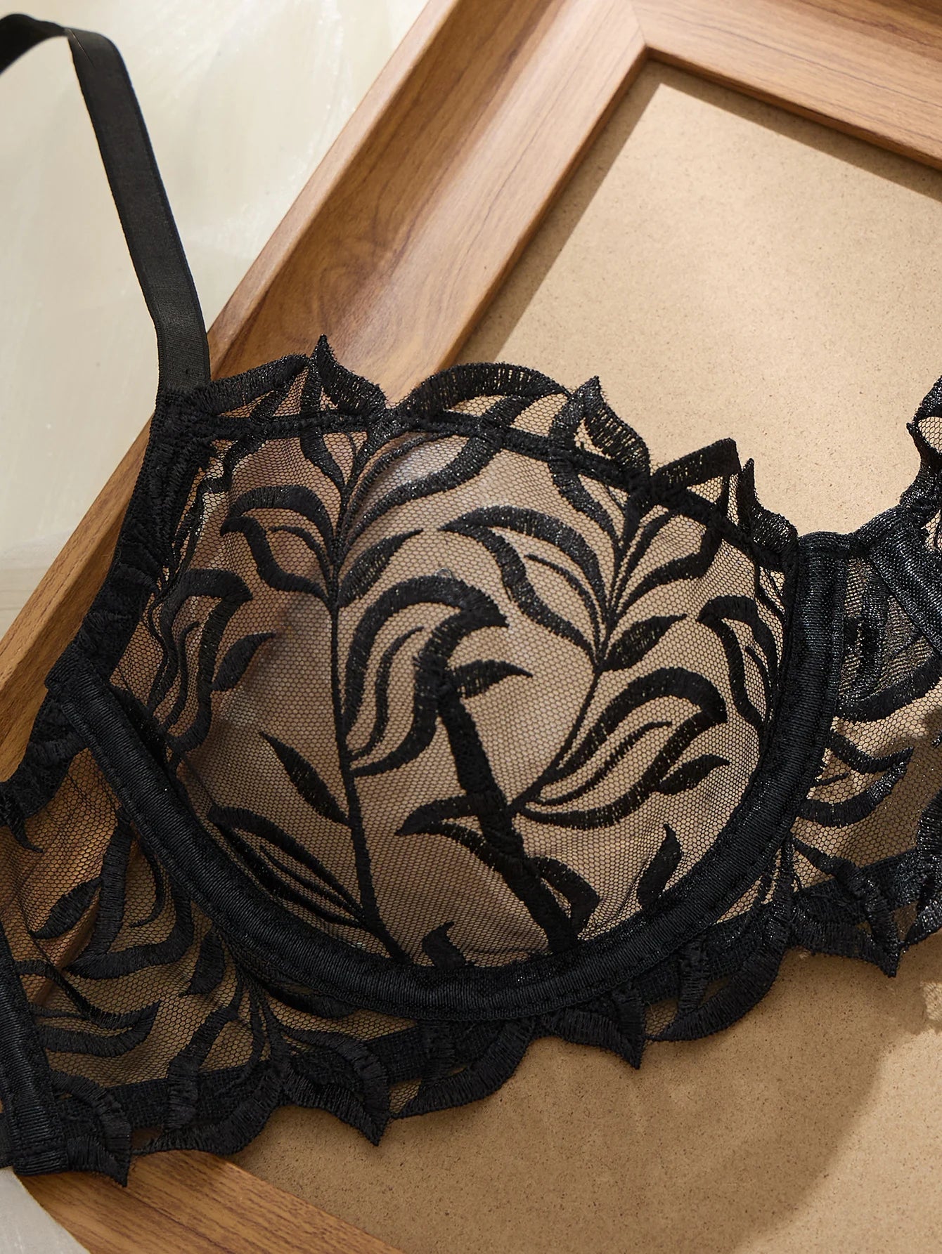 French Sexy Lingerie Set - Embroidered Sheer Bra And G-string for Large Breasts Anti-sagging Breathable Underwear for Women
