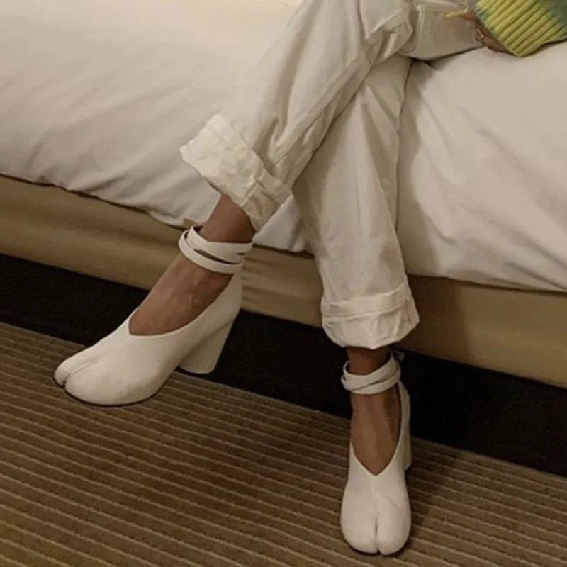 Ins style Vintage Soft Leather Split Toe Tabi Women Pumps Fashion Ankle Strap Thick High heels Spring Autumn Casual Chunky Shoes