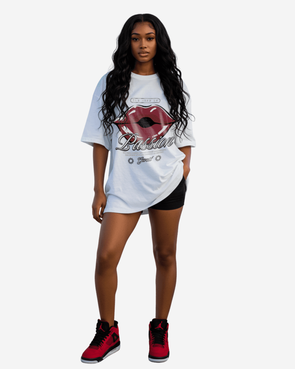 G West The Kiss Of Passion Oversized Women's T-Shirt